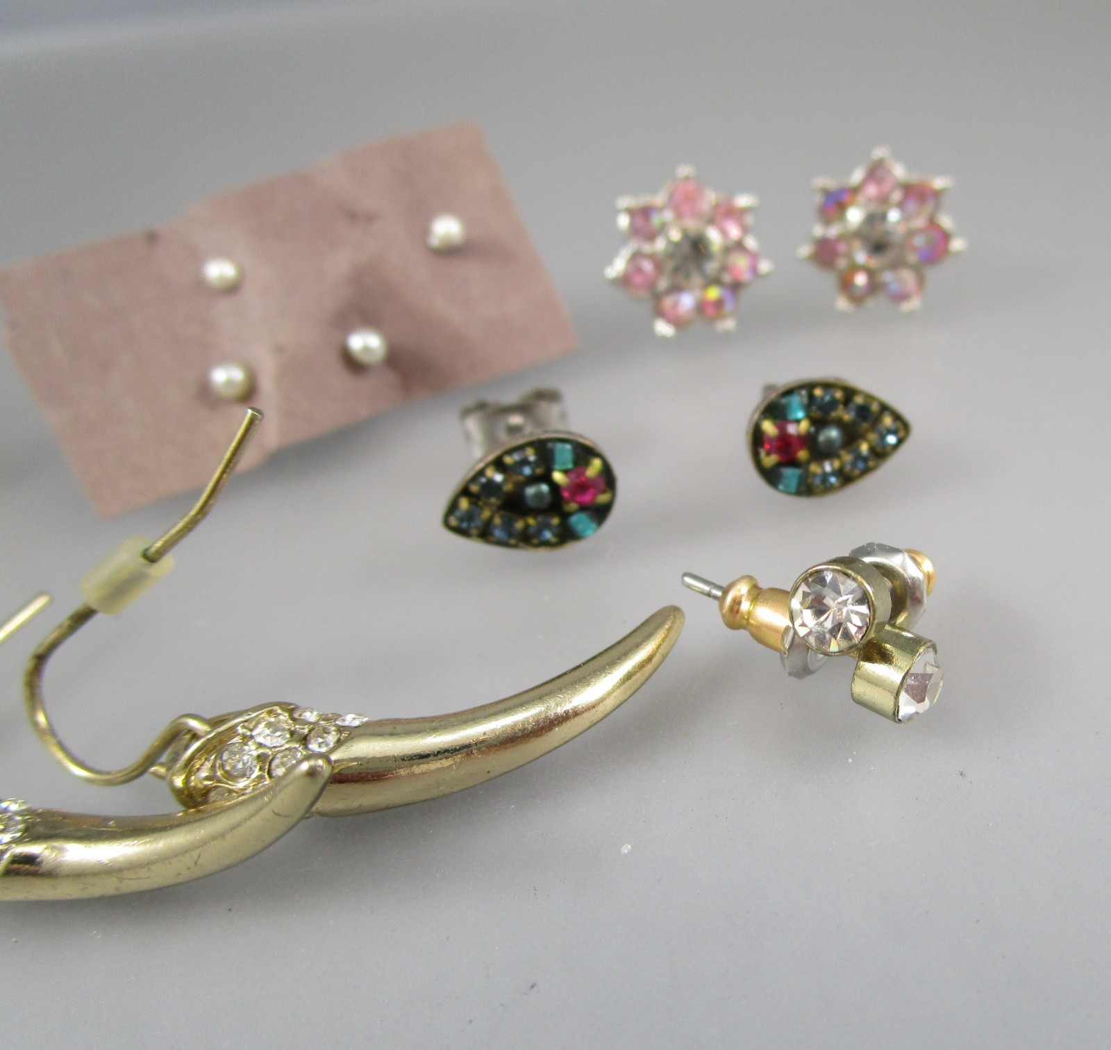 Vtg Mod Retro Varying Colors & Multi Styles LOT of 7 Post Pierced Earrings 152C