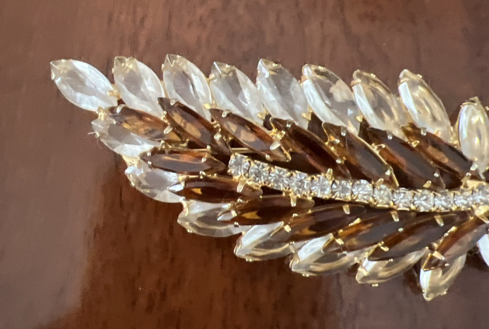 VINTAGE JULIANA DELIZZA & ELSTER AMBER and CLEAR RHINESTONE LEAF BOOCH 4″ LONG