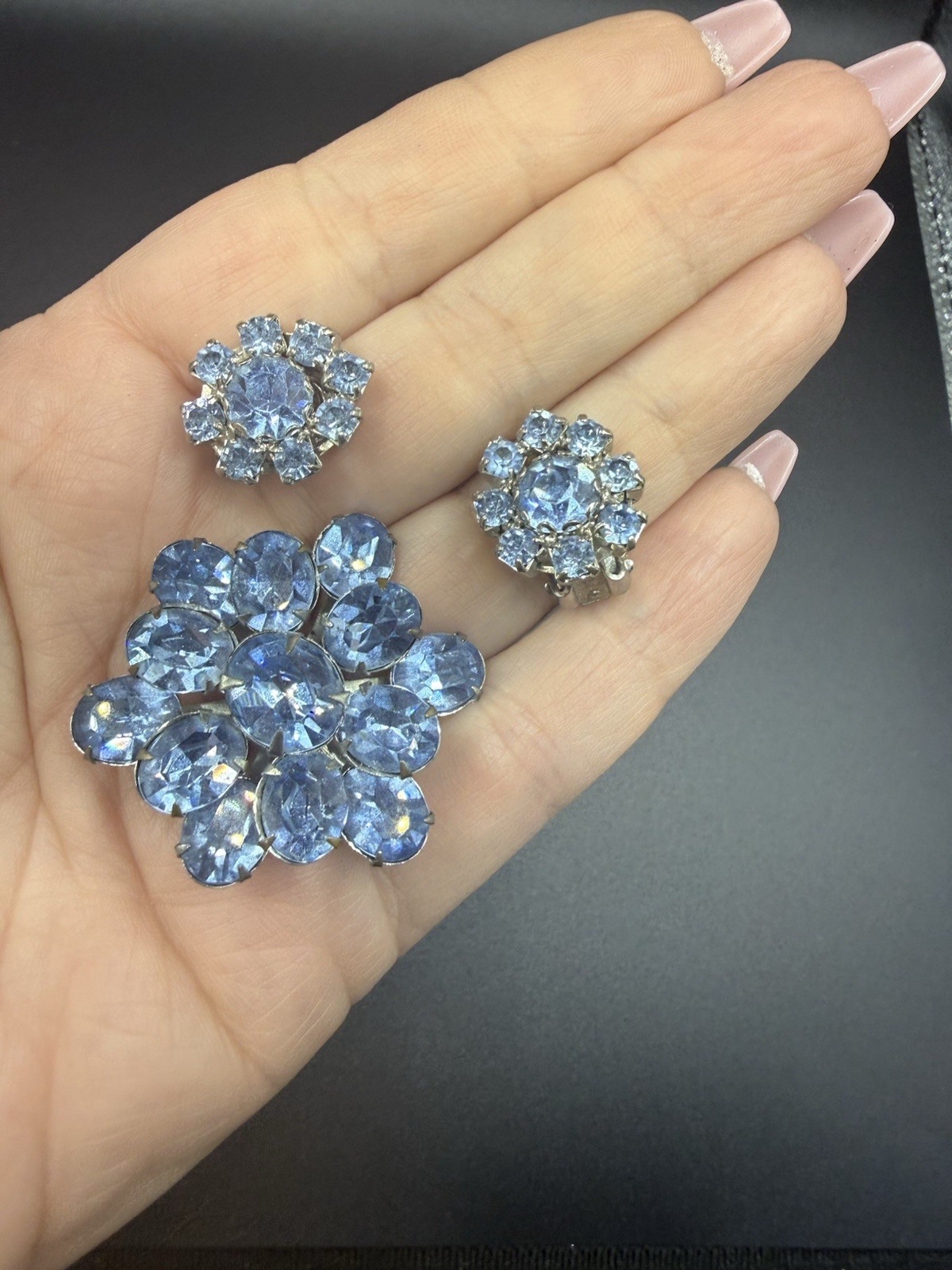 Vintage Unsigned Estate Light Blue Rhinestone Brooch And Clip On Earrings Set