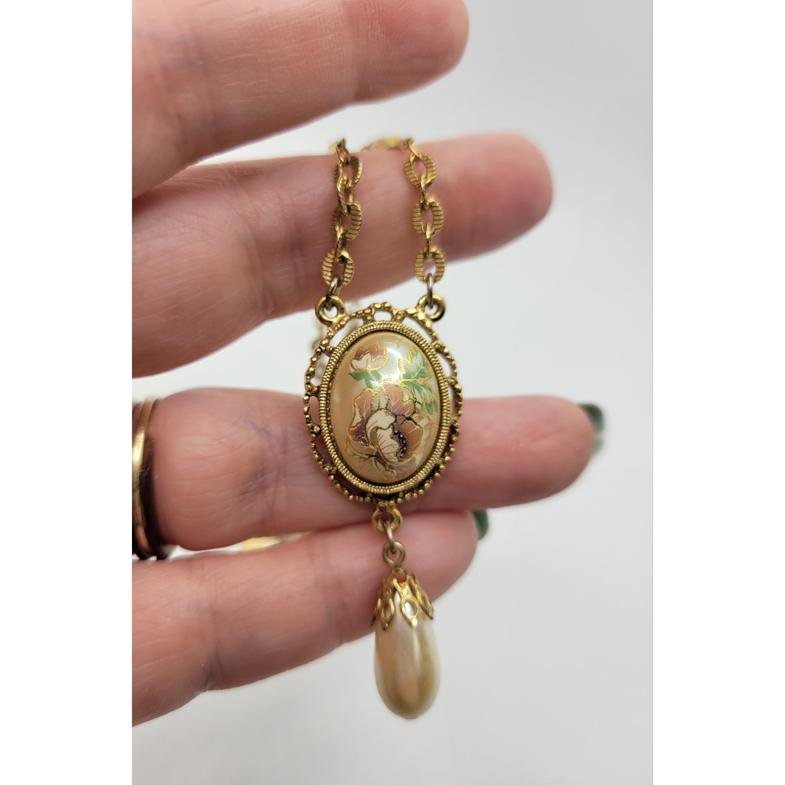Rare Vintage 1928 Flower Cabochon Pendant Necklace Faux Pearl Barrel Clasp 18″