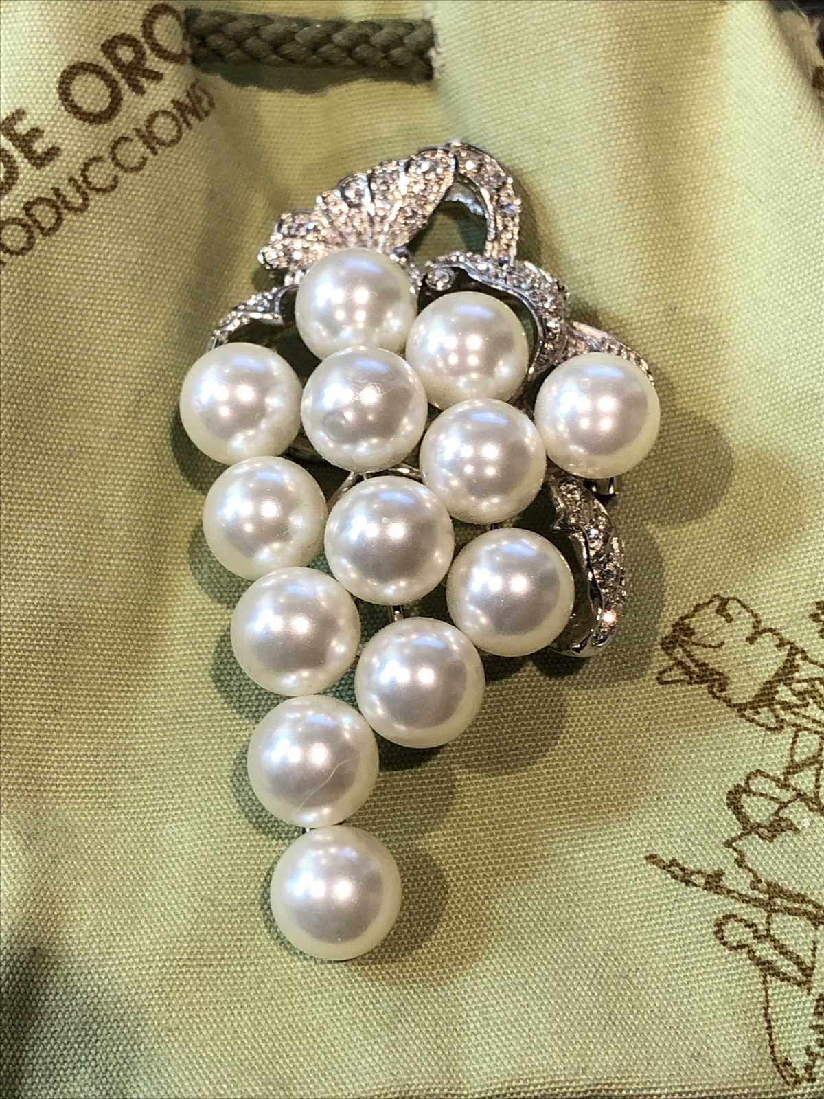 Beautiful Vintage Brooch Faux Pearl Grapes w Butterfly Museo de Oro