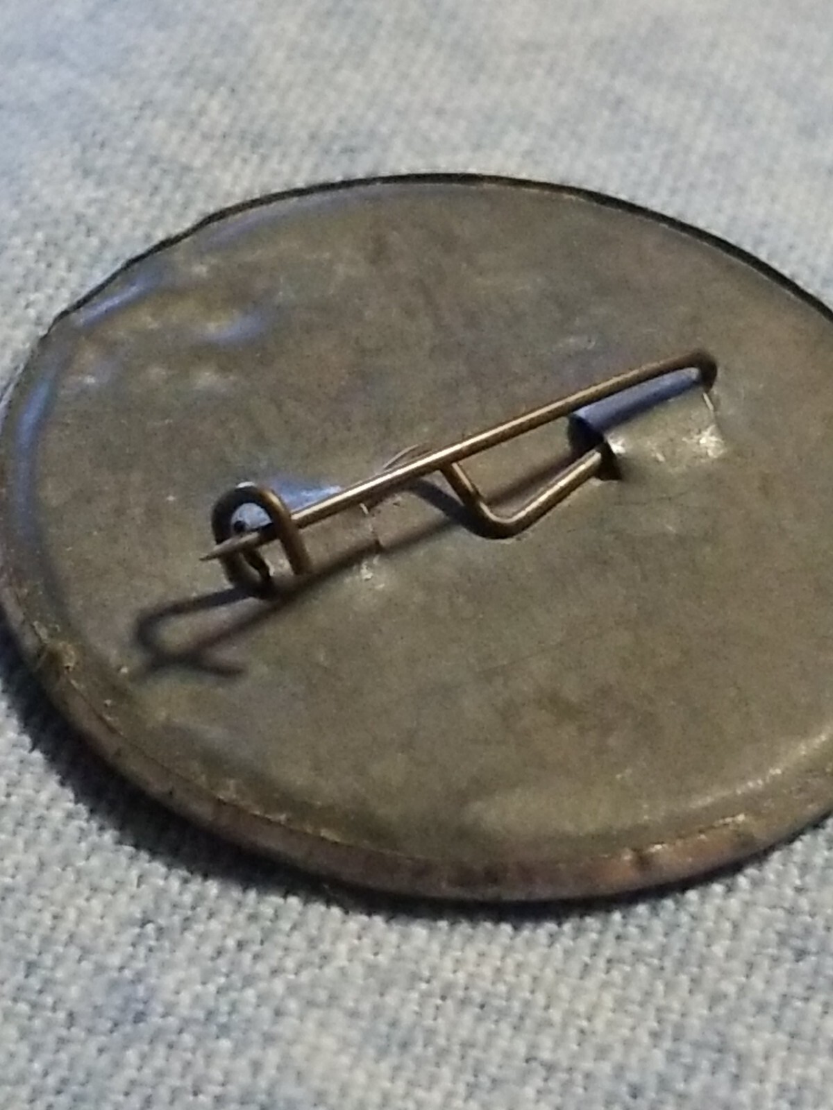 Late Victorian Era Forget Me Not Remember Me Scroll Letter Metal Pewter Pinback