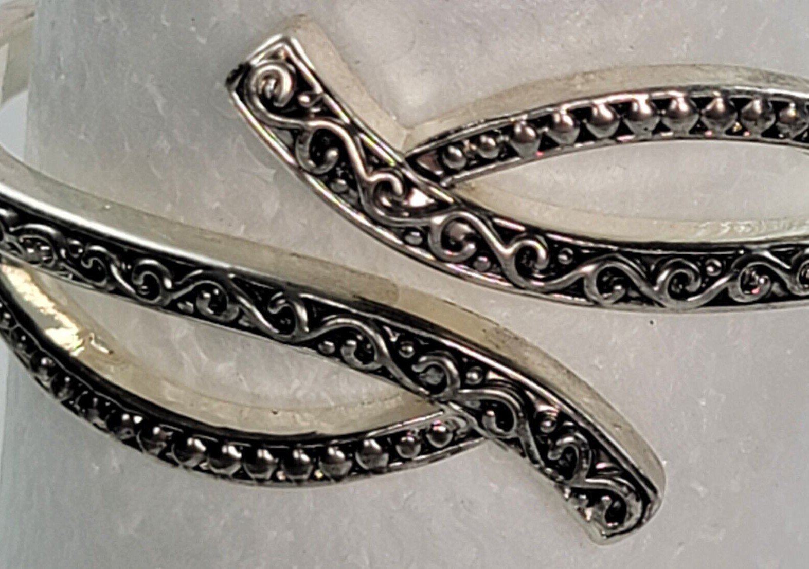 Napier Silver Tone Hinge Bracelet 6.5″ Open Work Leaf Filigree Oval Bangle
