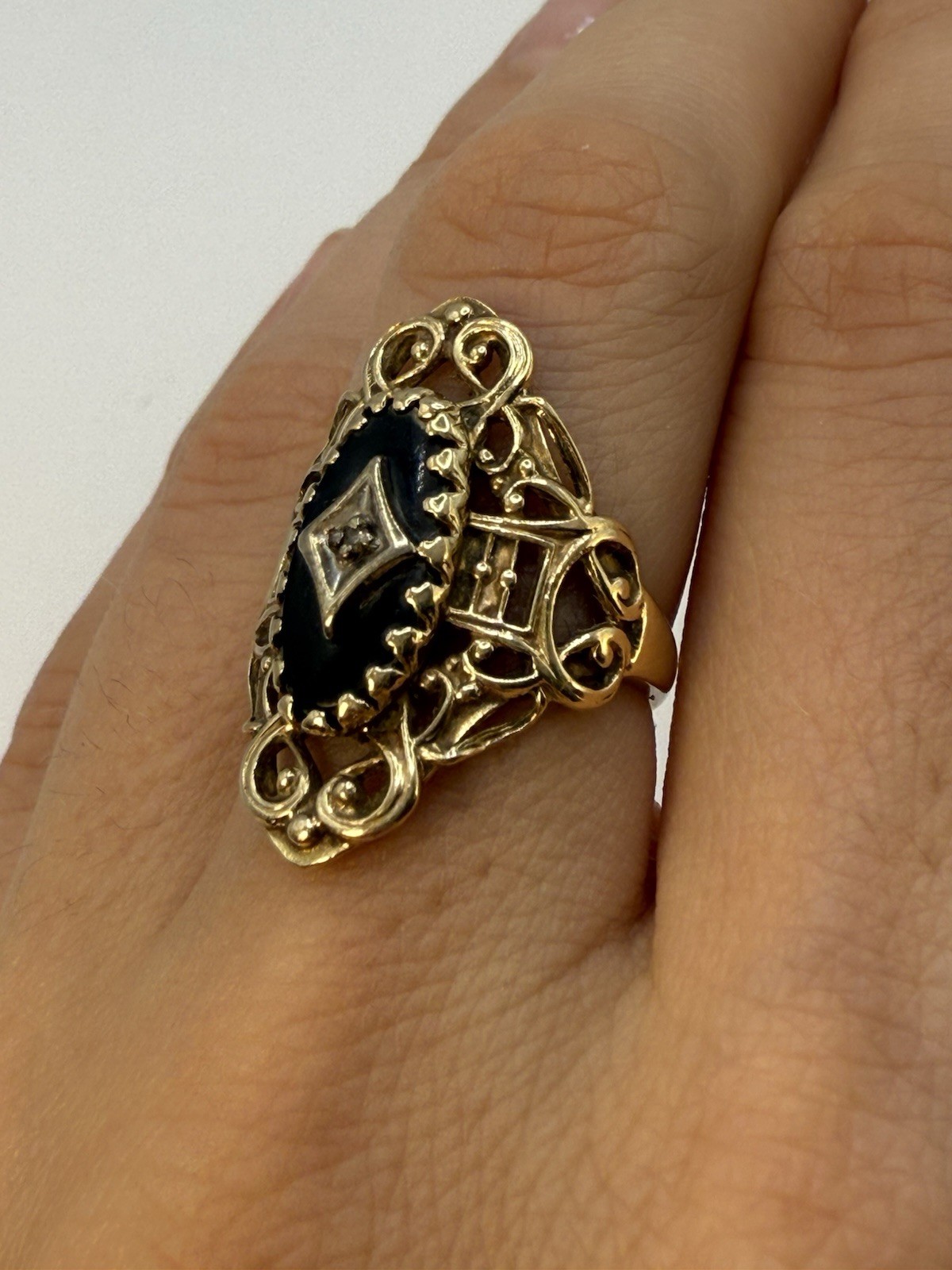 Vintage 10K yellow gold Onyx and Diamond Ring . Weight: 3,7g , size: 5,5.