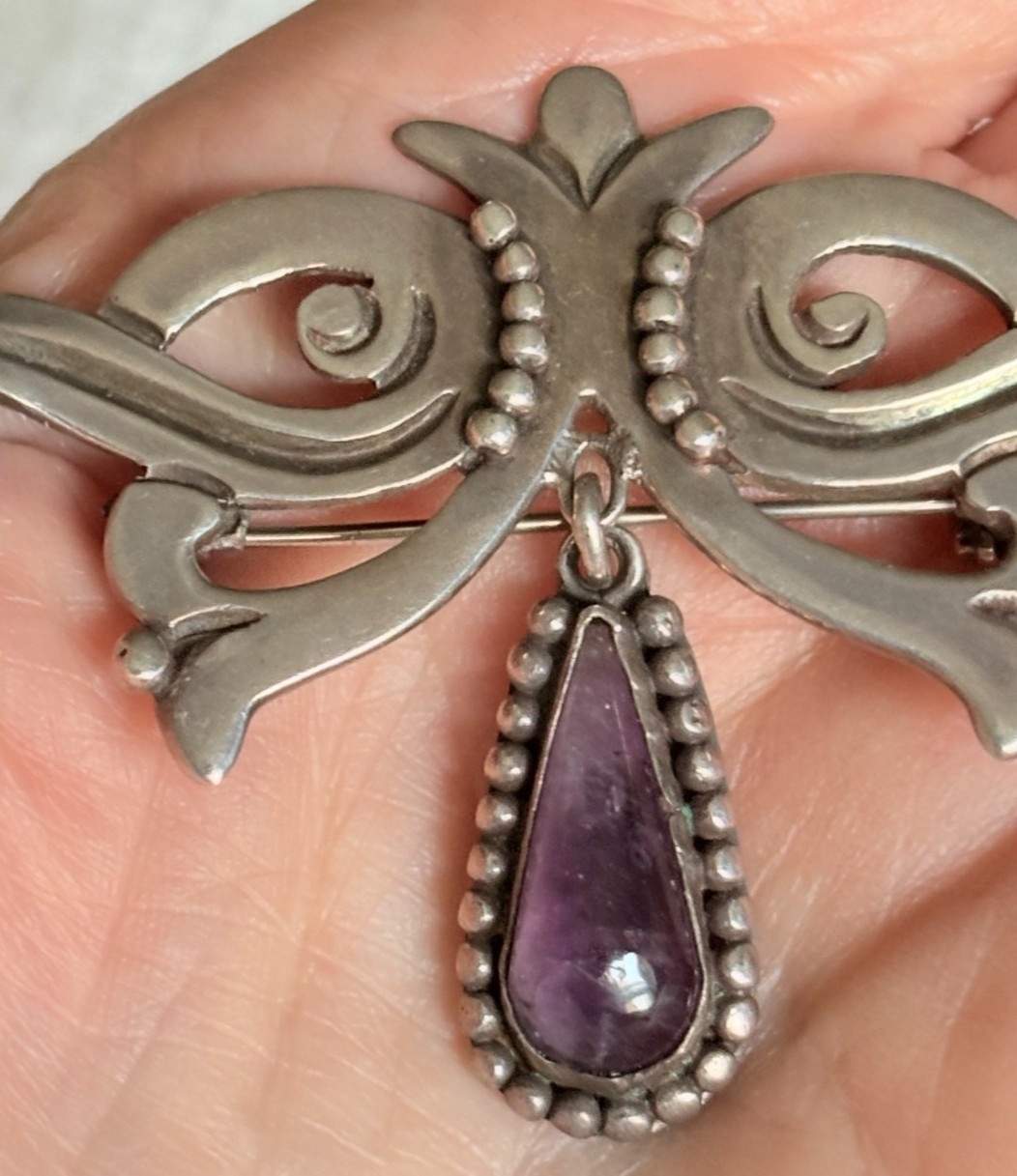 VINTAGE MEXICAN TAXCO 980 SILVER BROOCH W/AMETHYST BEADED HANGING PENDANT