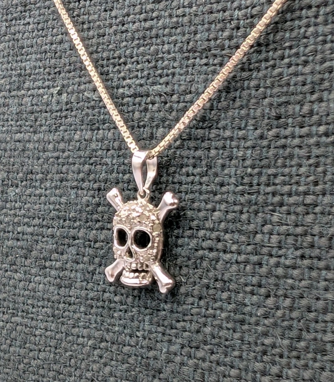 By Marsala Mfg Vtg Sterling 925 Diamond Skull Crossbone Pendant 16″ Box Necklace