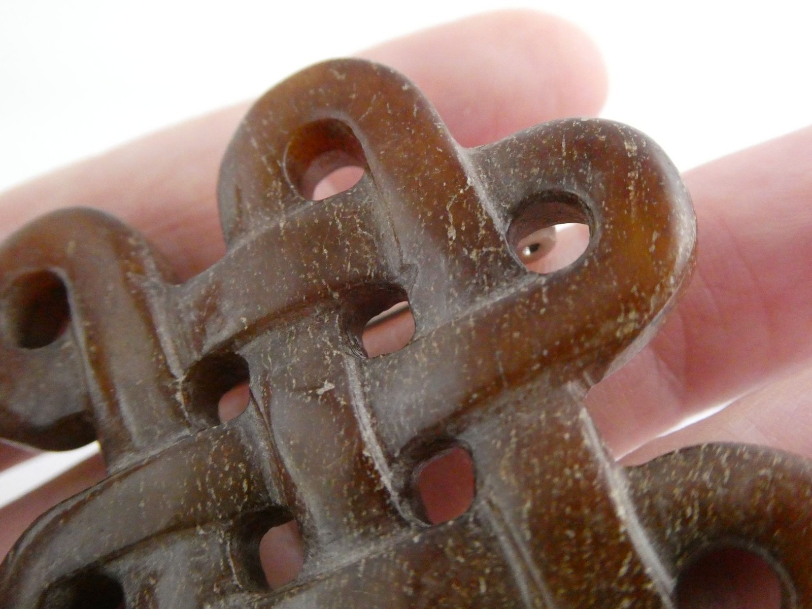 Vintage Carved Brown Hsiu Jade Serpentine Knot Pin Brooch 23.7g 2 3/8 Inches