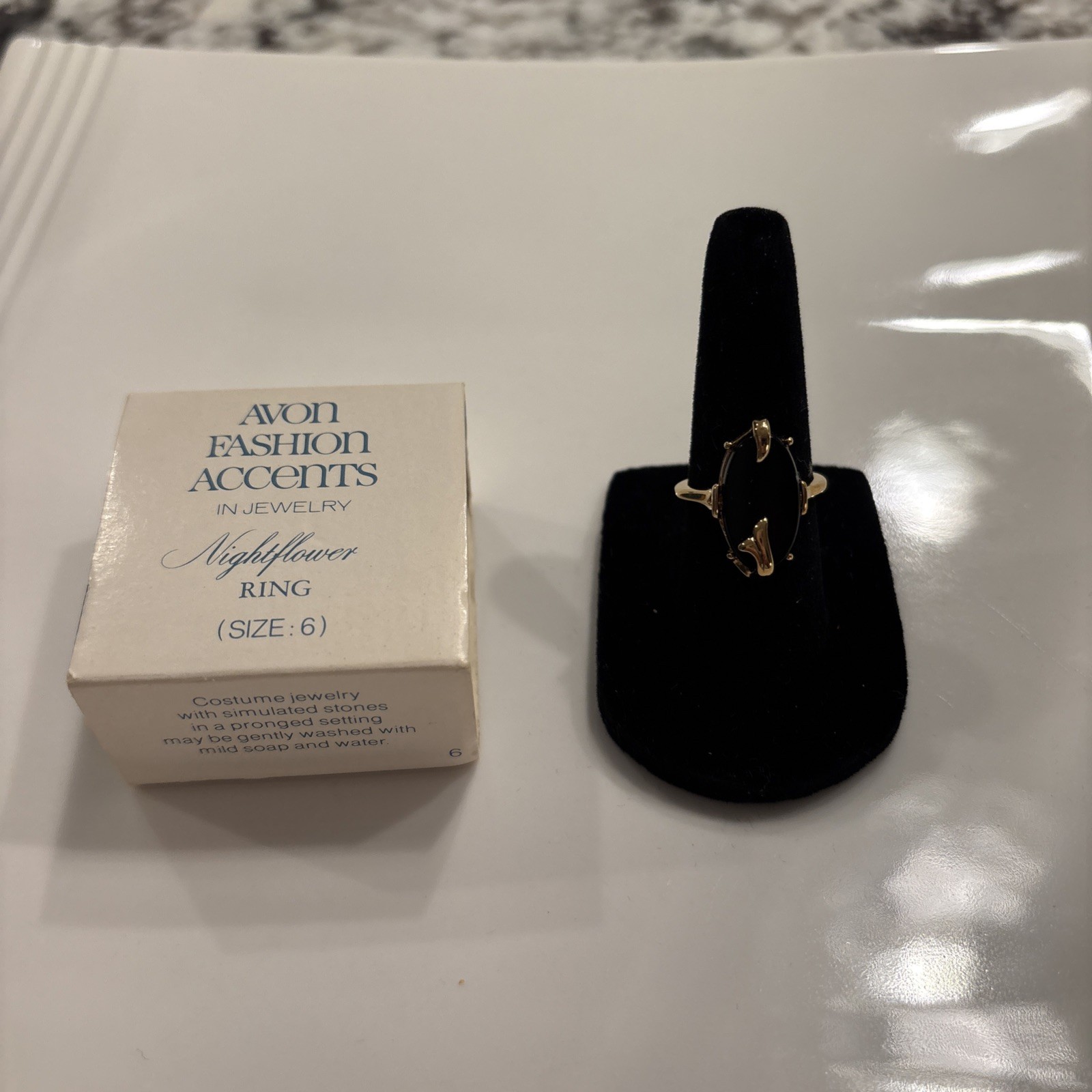 Avon Vintage Night Flower Gold Tone Oval Black Onyx Ring Size 6 – 1978