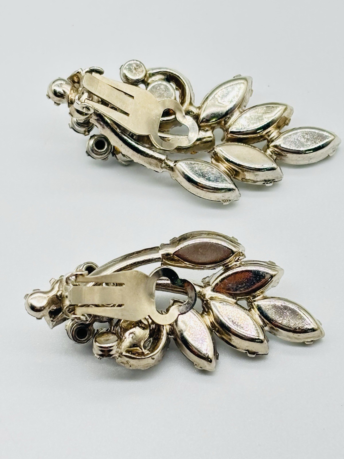 Vtg JULIANA Clear Glass Rhinestone 3D Flower Leaf Clip On Earrings