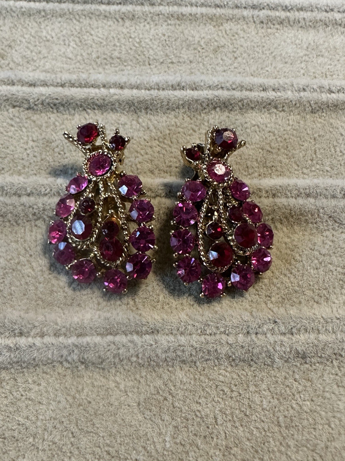 Vtg Estate Fuchsia Pink & Red Rhinestone Clip On Earrings