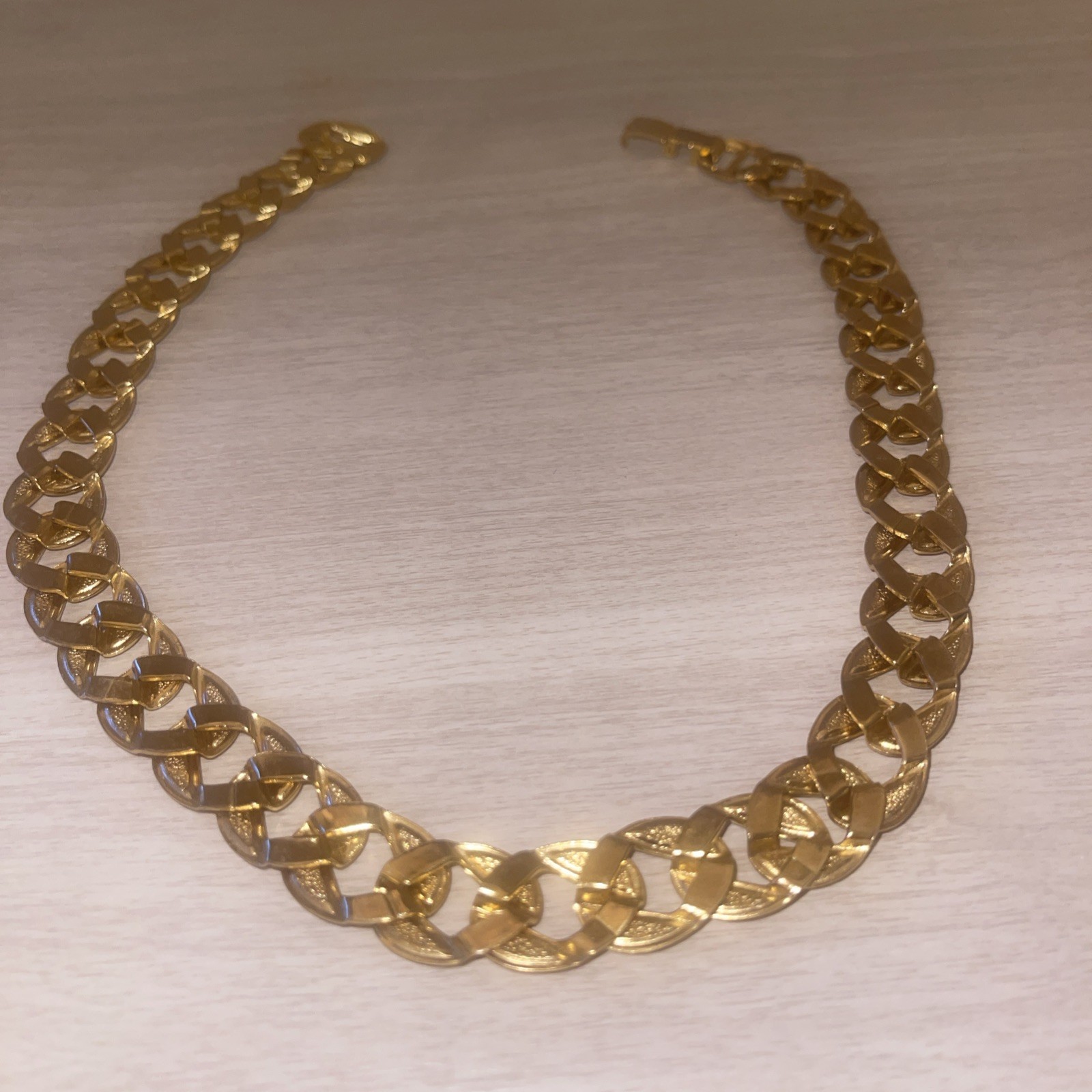 Vintage Gold-Tone And Light Peach Chain Necklace Very Unusual Retro 80’s 18 Inch
