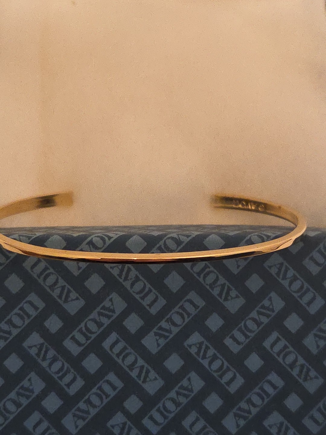 1978 Avon Slender Touch Goldtone Bracelet Size Small With Box