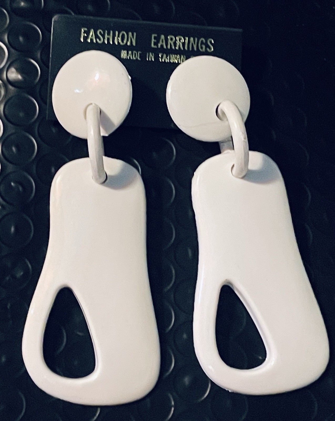 80s Does 60s Vintage Modernist White Earrings MCM Plastic Dangle NOS Taiwan ROC