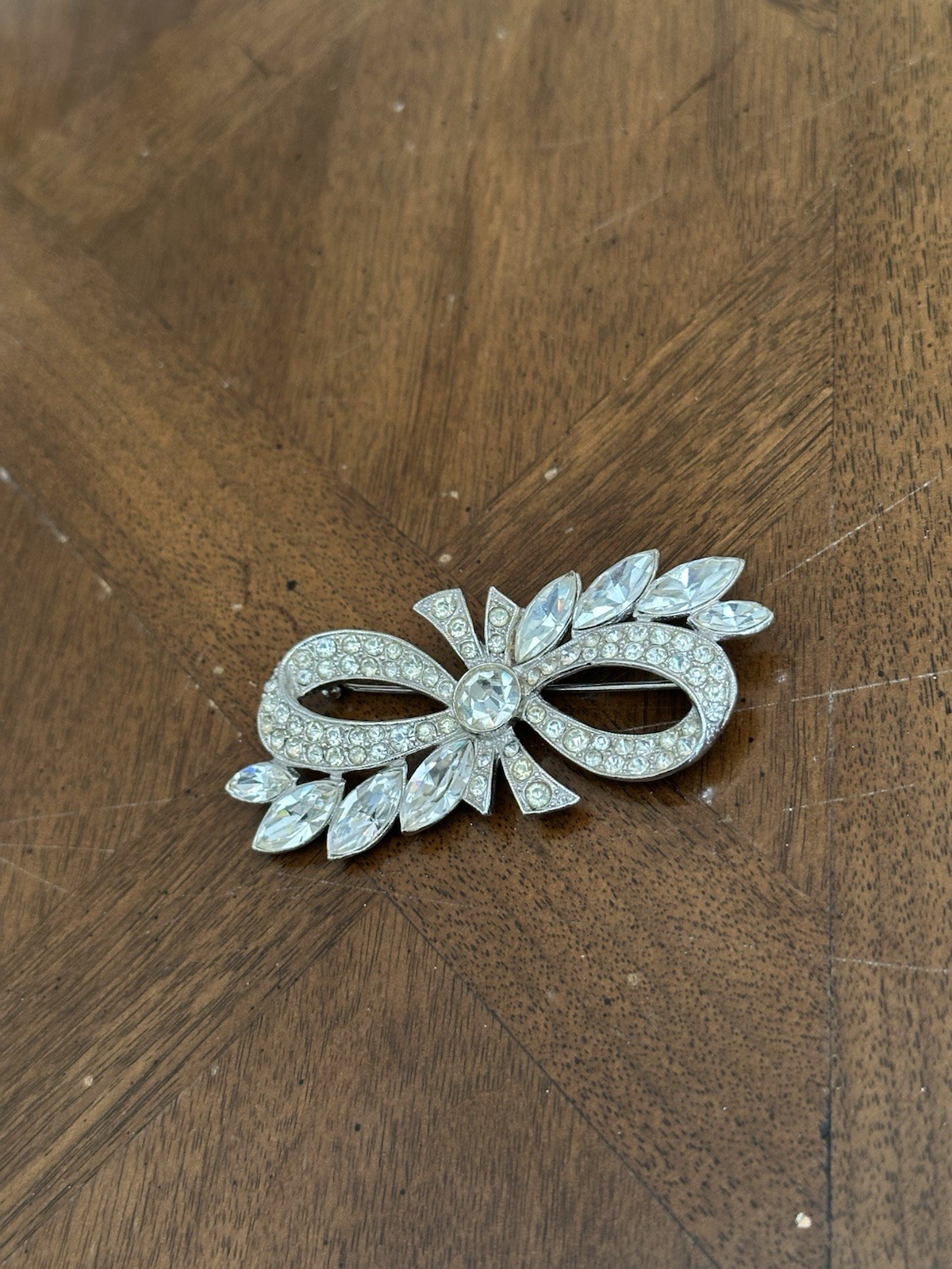 Vintage 1950’s/1960’s Rhinestone Ribbon Bow Brooch Silver Tone Nice!