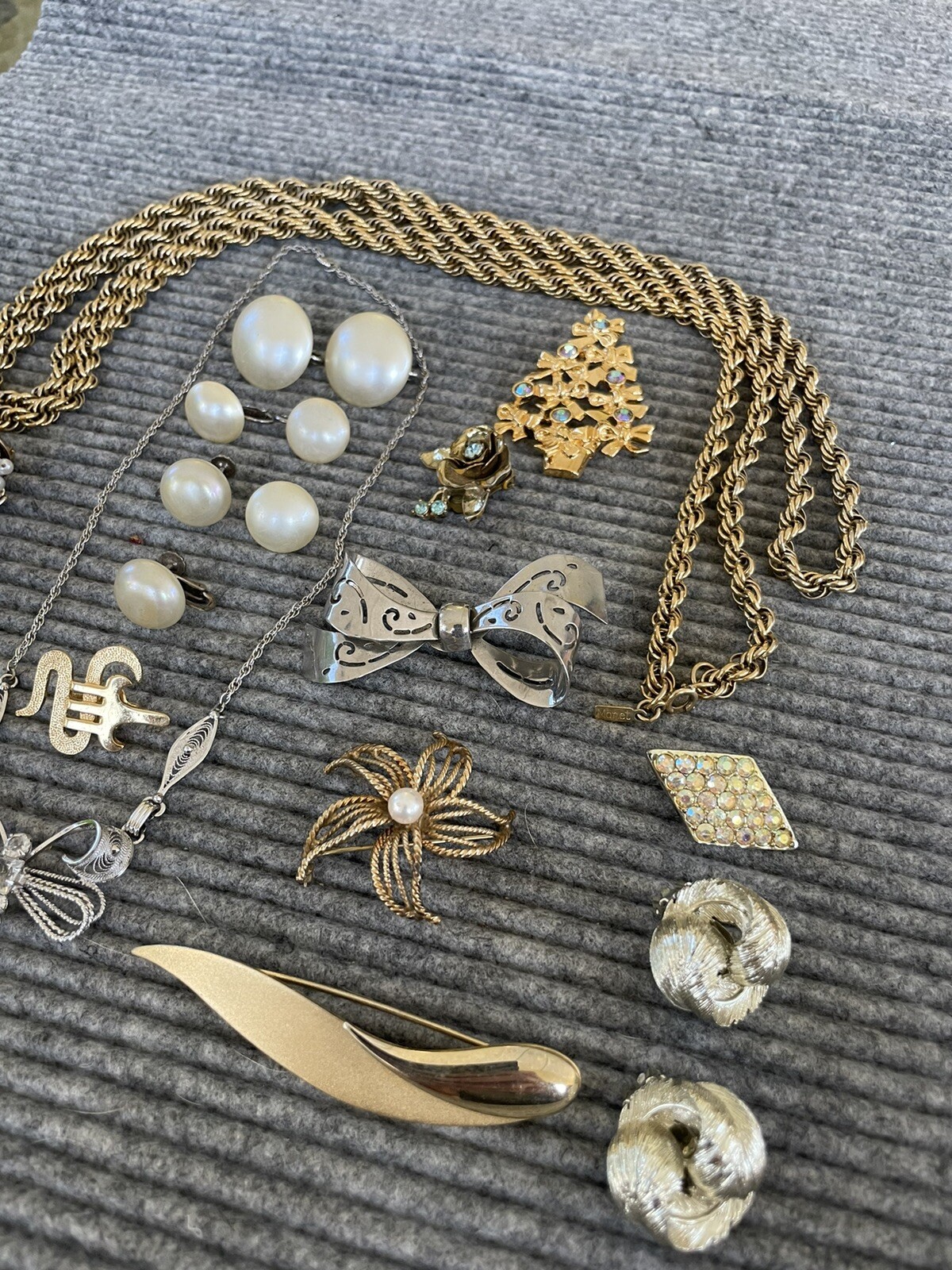 Vintage Jewelry Lot Most Signed Coventry Lisner Coro Trifari Emmons Etc 20 pcs