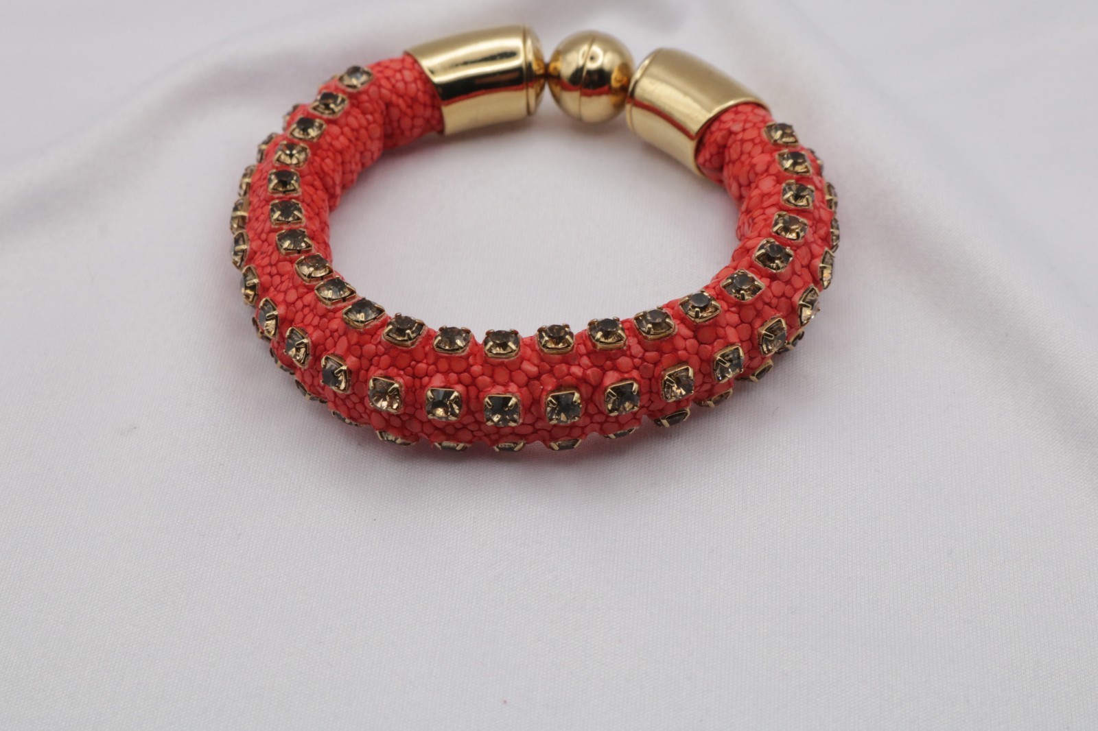 Henri Bendel Stingray Coral Crystal Bracelet Gold Tone Magnetic Clasp Vintage