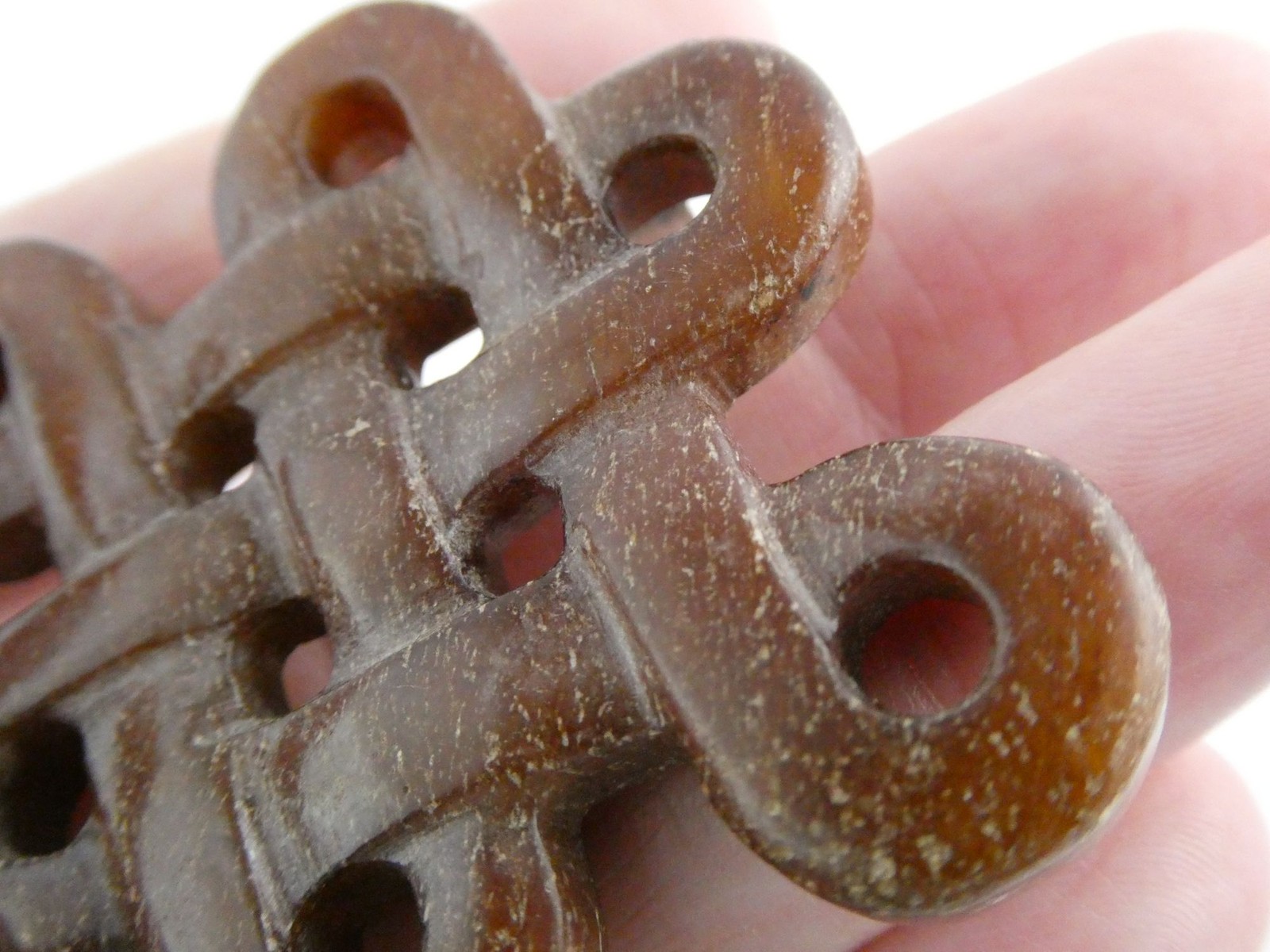 Vintage Carved Brown Hsiu Jade Serpentine Knot Pin Brooch 23.7g 2 3/8 Inches