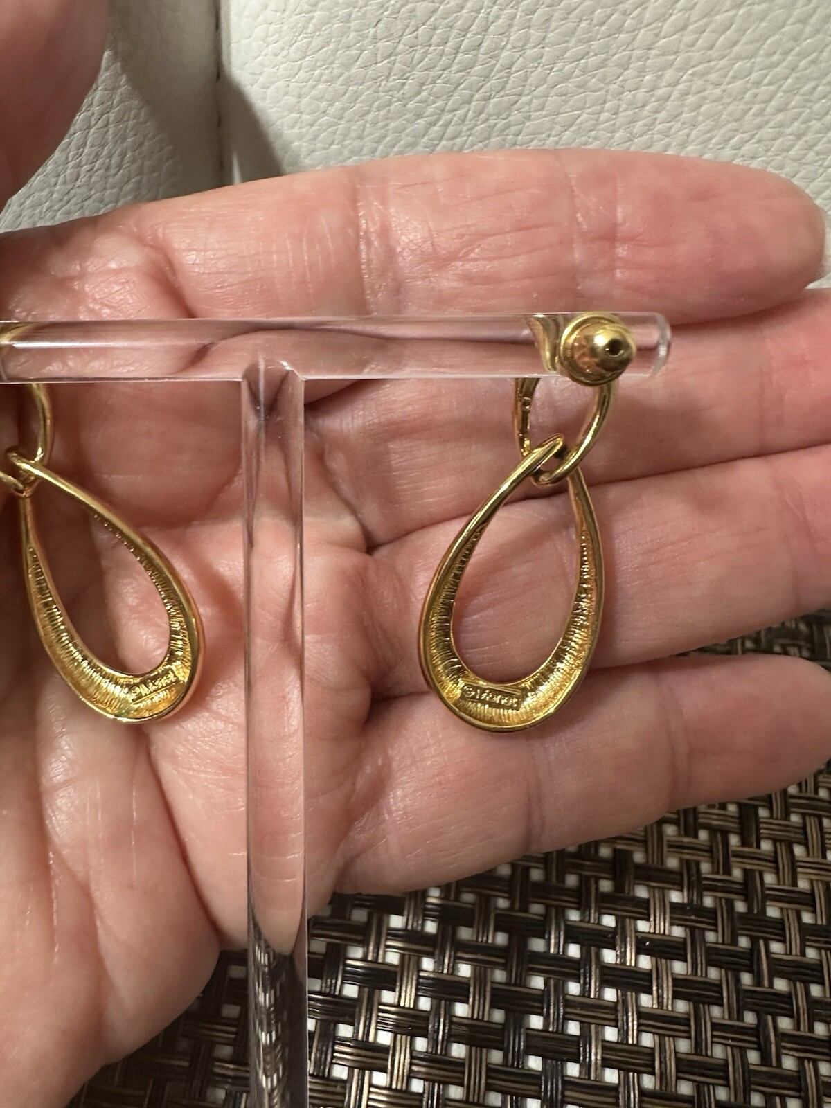 VTG 1980’S SIGNED MONET LOZENGE DROP PIERCED GOLD TONE EARRINGS