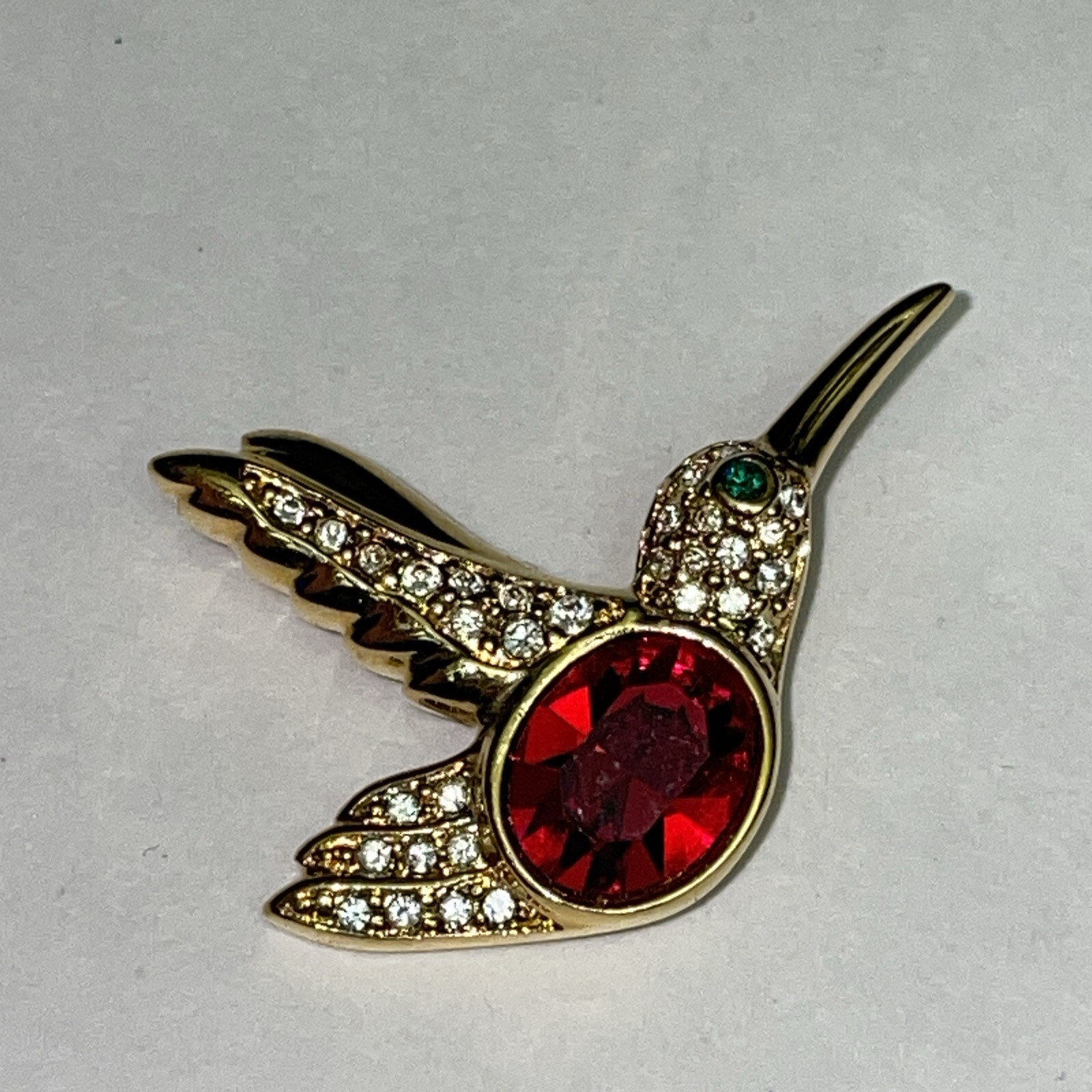 RED STONE – GREEN ENAMEL & RHINESTONES BIRD BROOCH PIN, GOLD-TONE SIGNED ROMAN