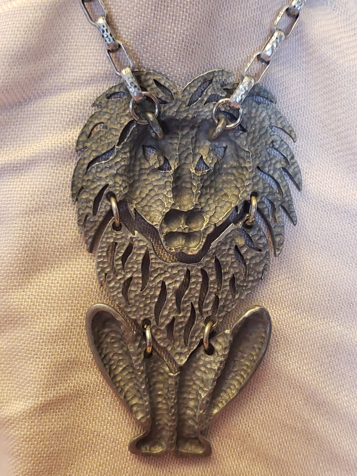 Vintage Articulated 3.5″ Sitting Lion Silver Tone Pendant 20″ Thick Chain LEO