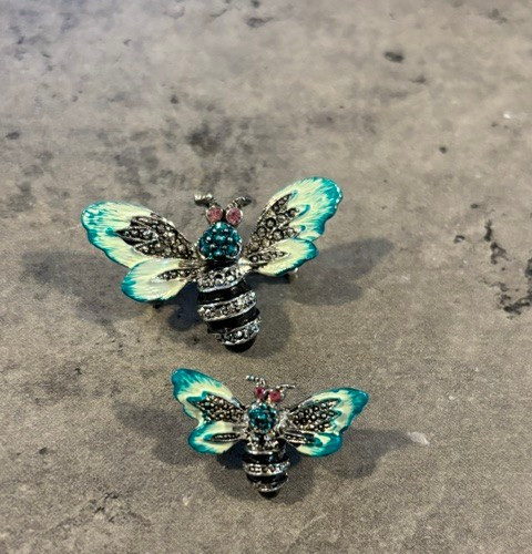 2 VTG PIN BROOCH BLUE BEE/BUG SILVER TONE ENAMEL AND RHINESTONES