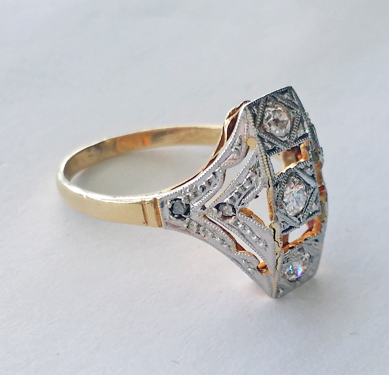 BEAUTIFUL VINTAGE ESTATE ART DECO 18K GOLD & 0.35CT DIAMONDS STYLISH RING