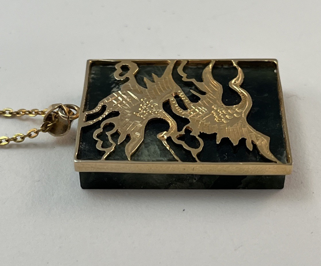 Gold Tone 18″ Chain Necklace Flying Dragons Dark Green Jade Pendant