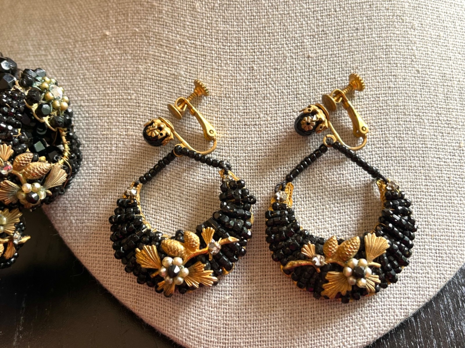 Beautiful Vintage Miriam Haskell Black Glass Bracelet Earrings Gold Pinecone