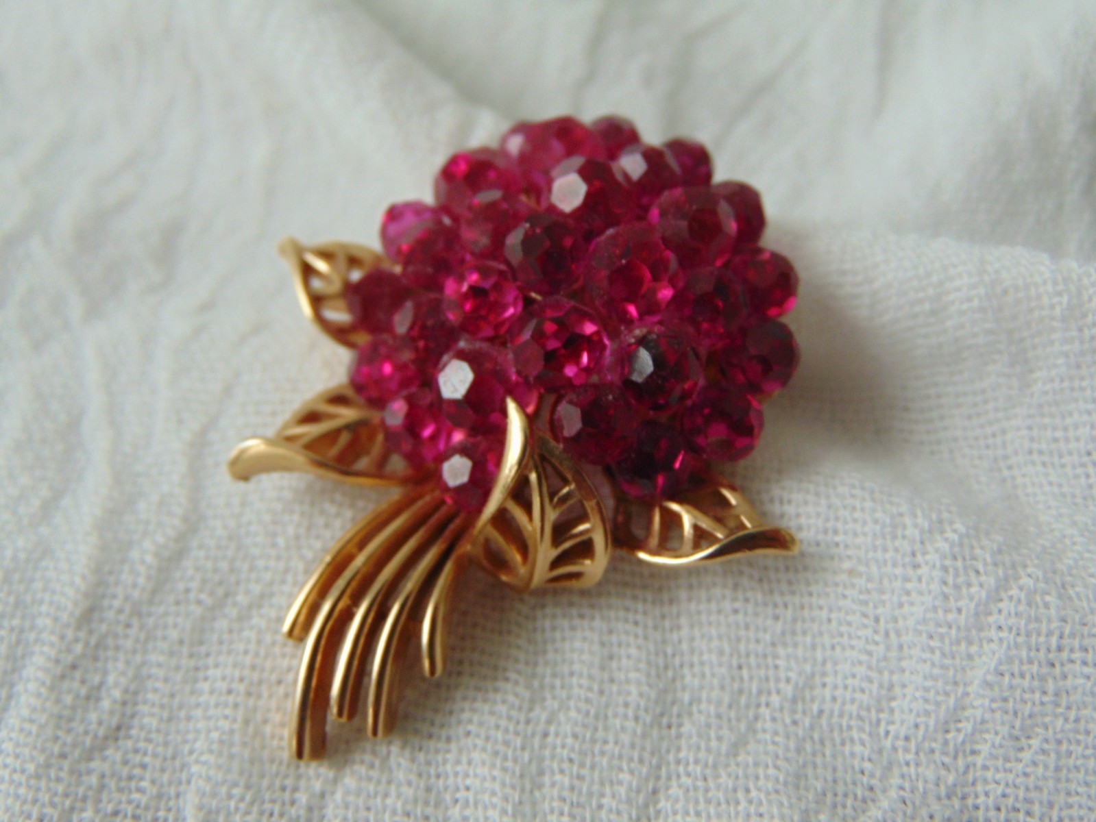 vintage crown Trifari signed Fusia Briolette crystals cluster floral brooch