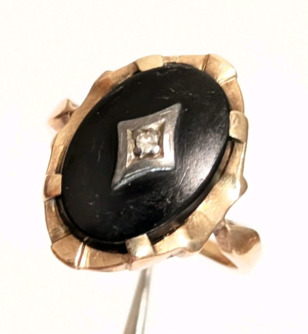 Vintage 10k Gold Black Onyx Ring W/ Diamond Chip Center 2.7g Size 5.25 – 5.5