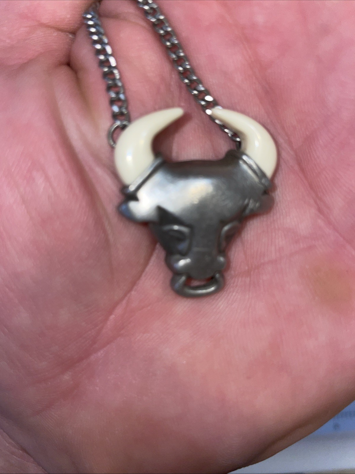 Vintage 1978 AVON “Wild Country” Pewter Bull Pendant Men’s 18″ Necklace