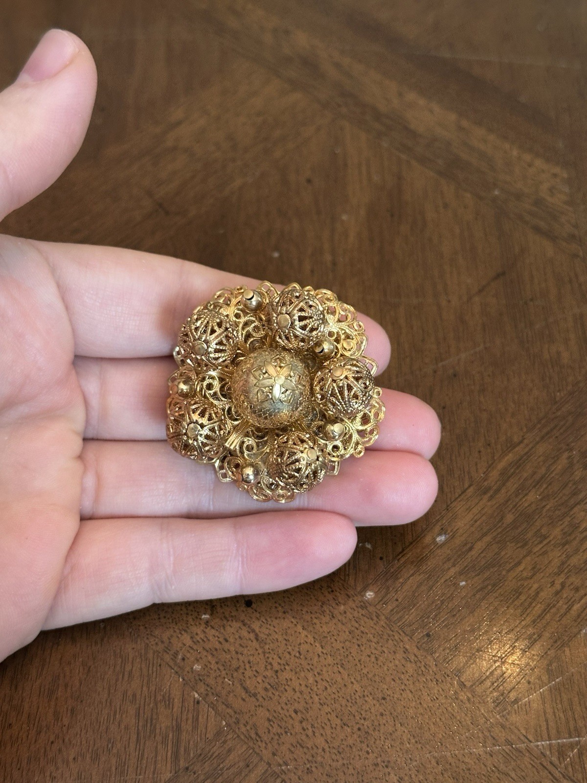 Vintage Mid-Century Round Floral Cluster Brooch Gold Tone Filigree Nice!