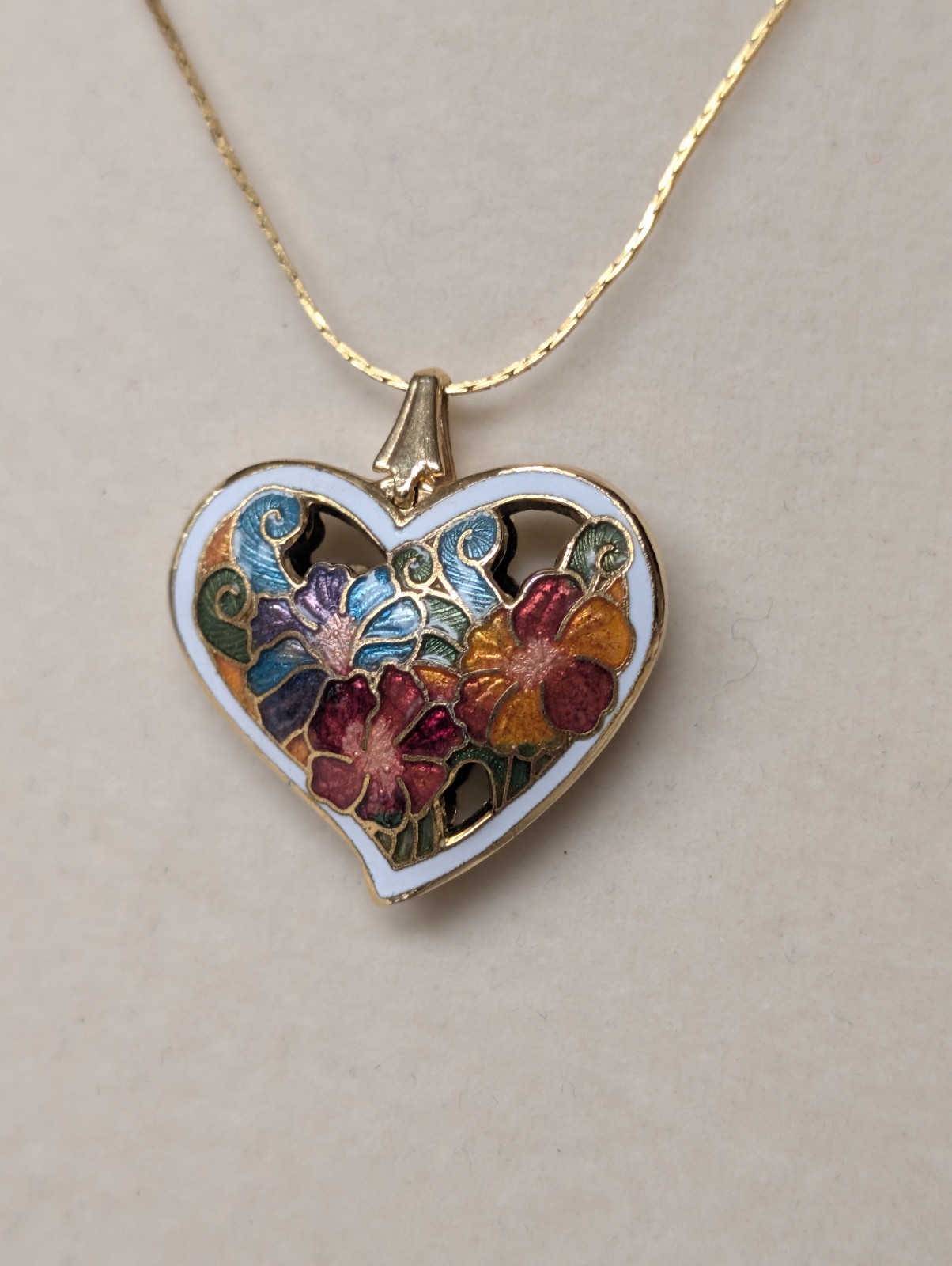 Vintage Cloisonne Puffy Two Sided Heart Floral Pendant Gold Toned Chain Necklace