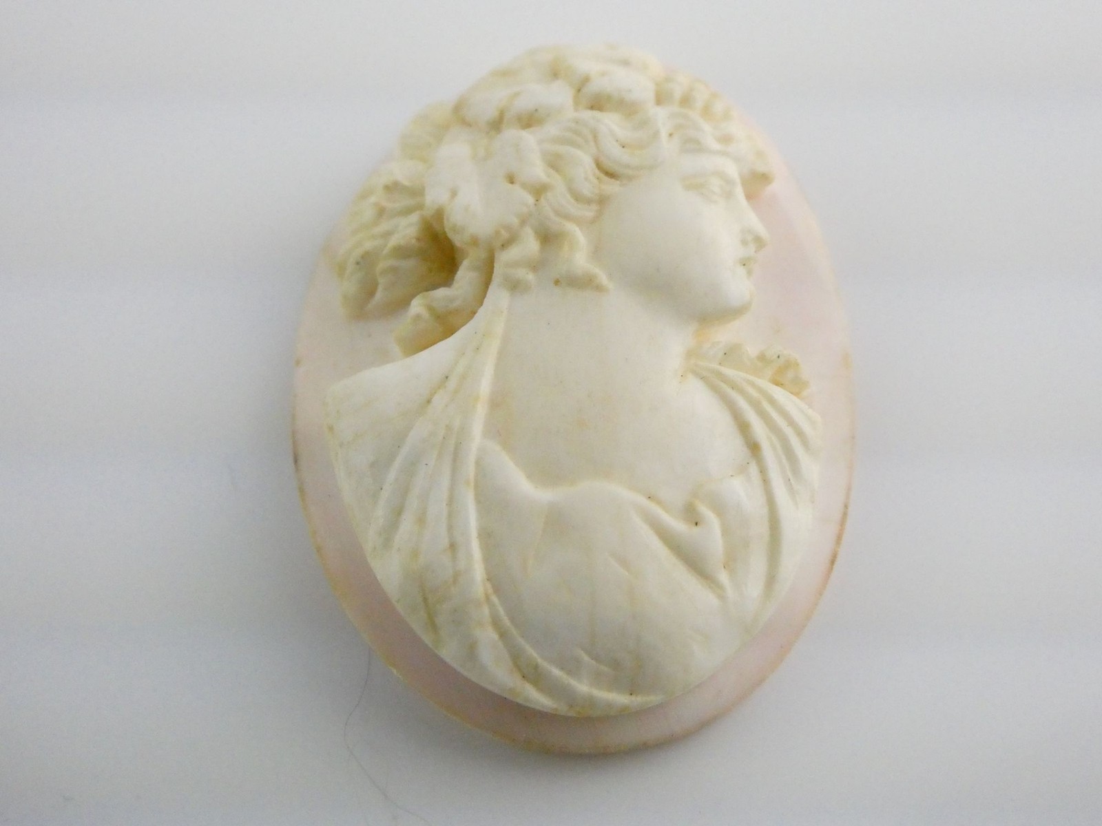 Vintage Loose Hand Carved Conch Shell Cameo Woman w Grape Leaves 39mm x 29mm 14g
