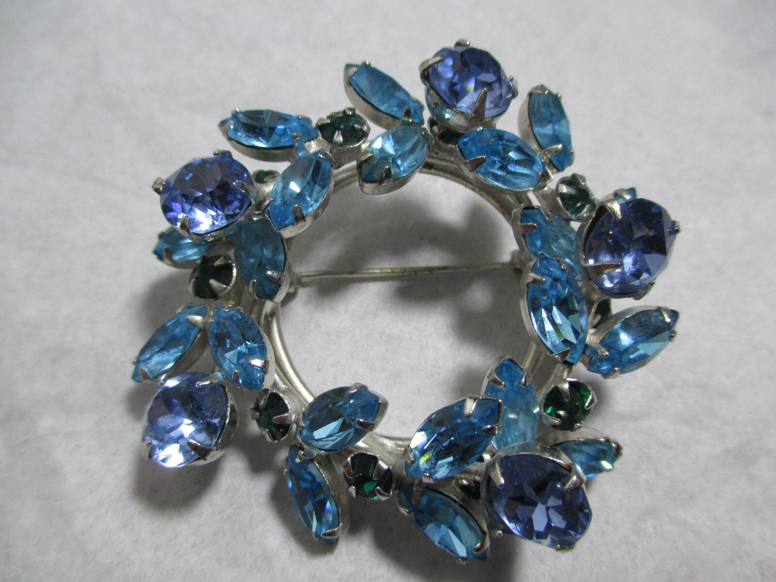 Vintage Weiss Light Blue & Teal Blue Rhinestone Round Brooch