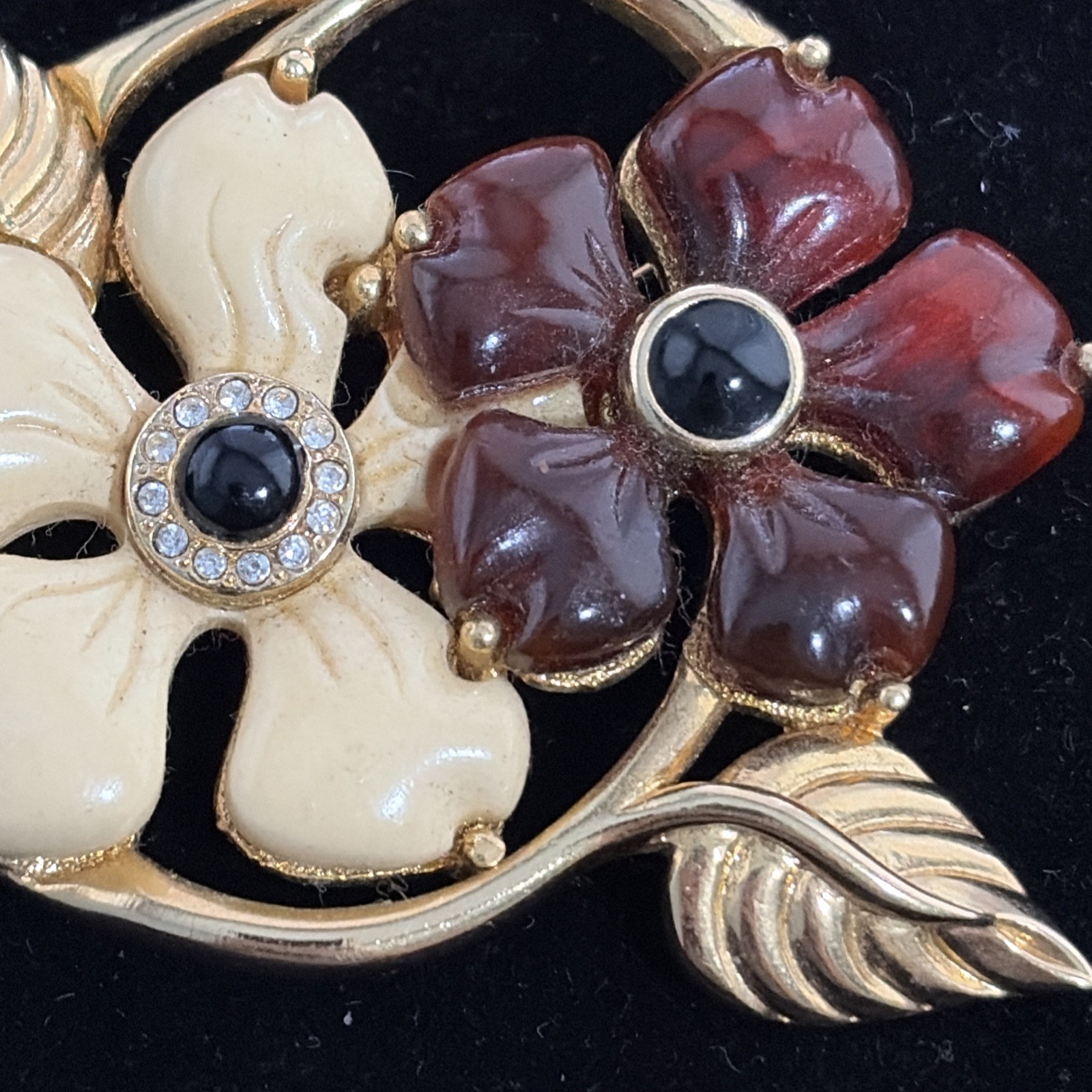 Vintage Monet Dimensional Flower Brooch W/Amber & Cream Petals – Florentine