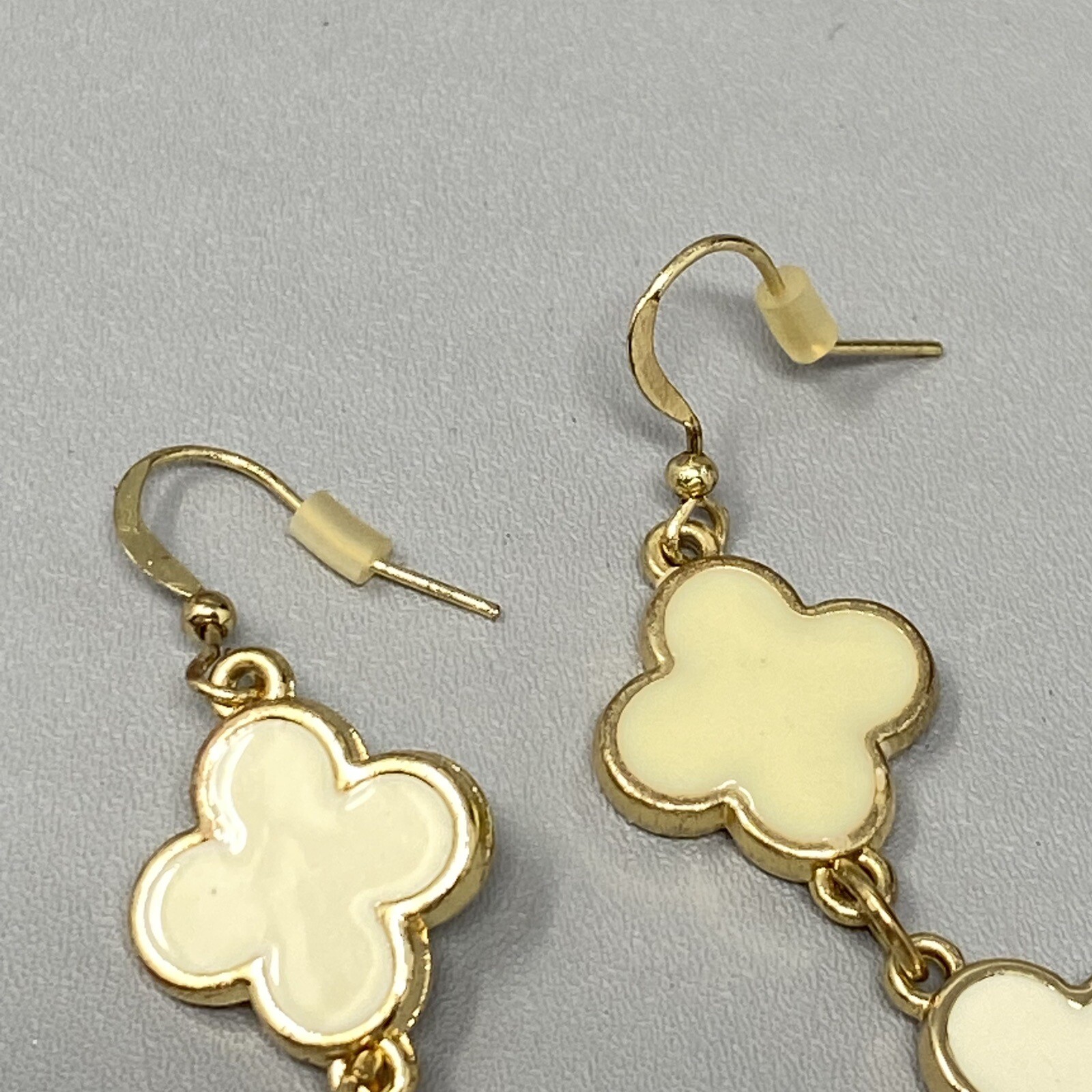 Dangle Drop Earrings Cream Enamel Gold Tone Edged Flower Hook Pierced 2″