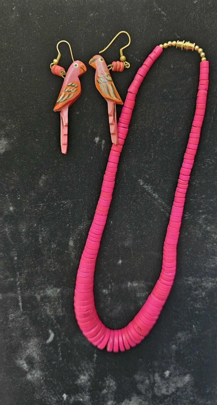 Vtg Wood Flat Pink Bead Necklace Barrell Clasp 17″ Tropical W Parrott Eearings