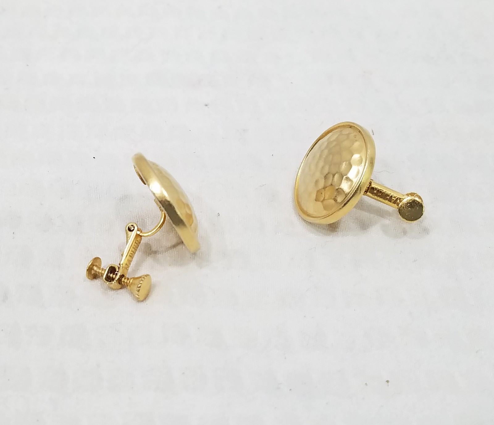Vintage Signed Napier Hammered Matte Gold Tone Round Adjustable Clip On Earrings