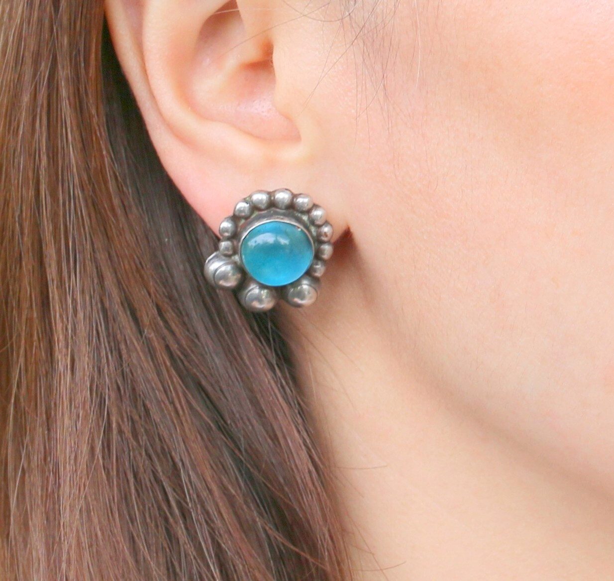Vintage Taxco Mexican 980 Sterling Silver Blue Glass Clip On Earrings ~ Mexico