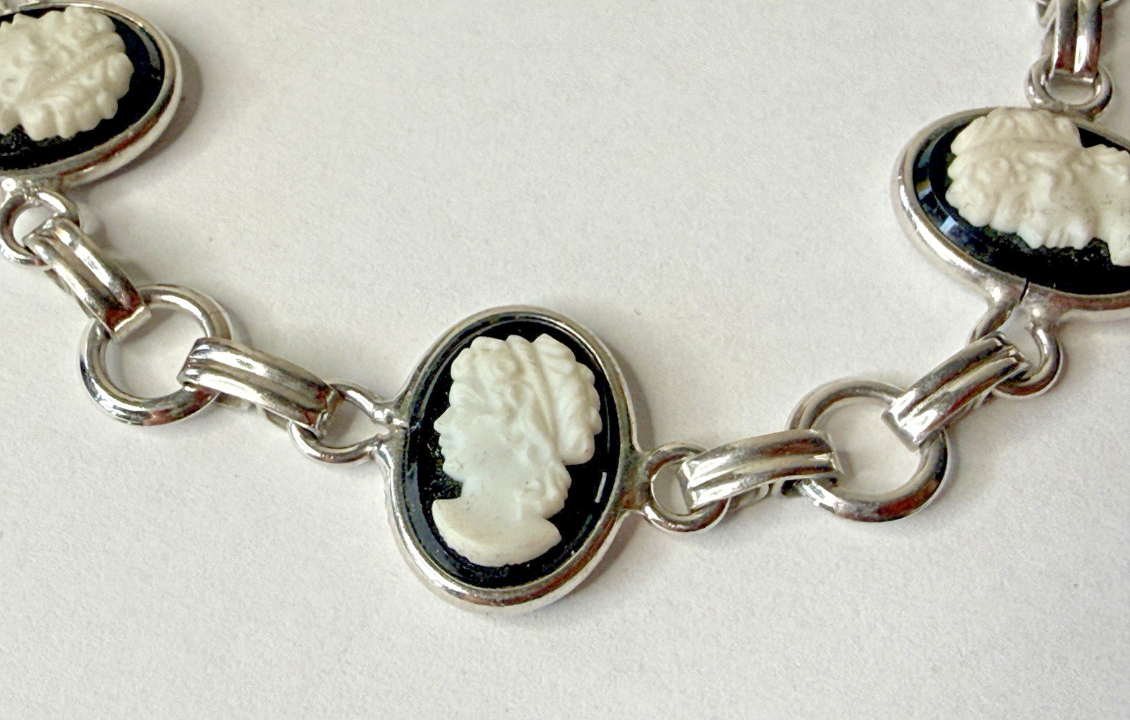 Vintage Silver Tone Cameo Link Bracelet Black White Portrait Cameos READ