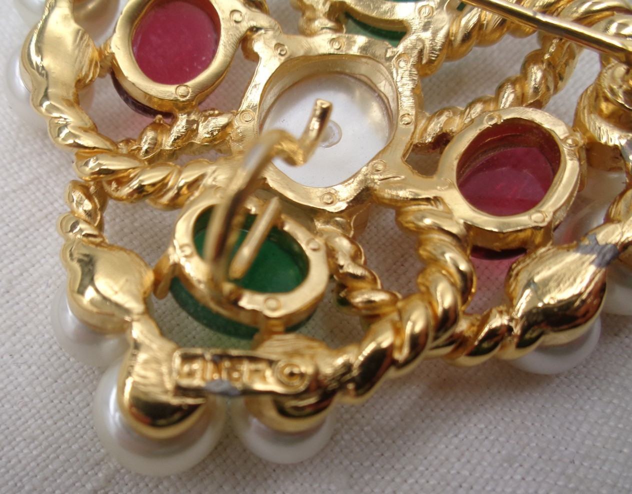 Vintage CINER Faux Pearl & GRIPOIX GLASS Cabochon BROOCH / Pendant