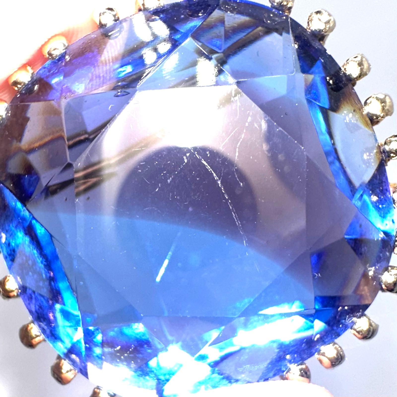 Vintage gold tone cushion cut massive blue glass rhinestone brooch pin