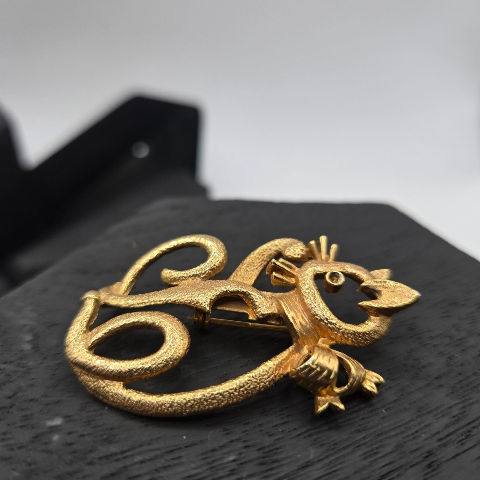 Vtg Cat Brooch Pin Gold Tone Textured Kitty with Bow Animal Lover Gift Cute