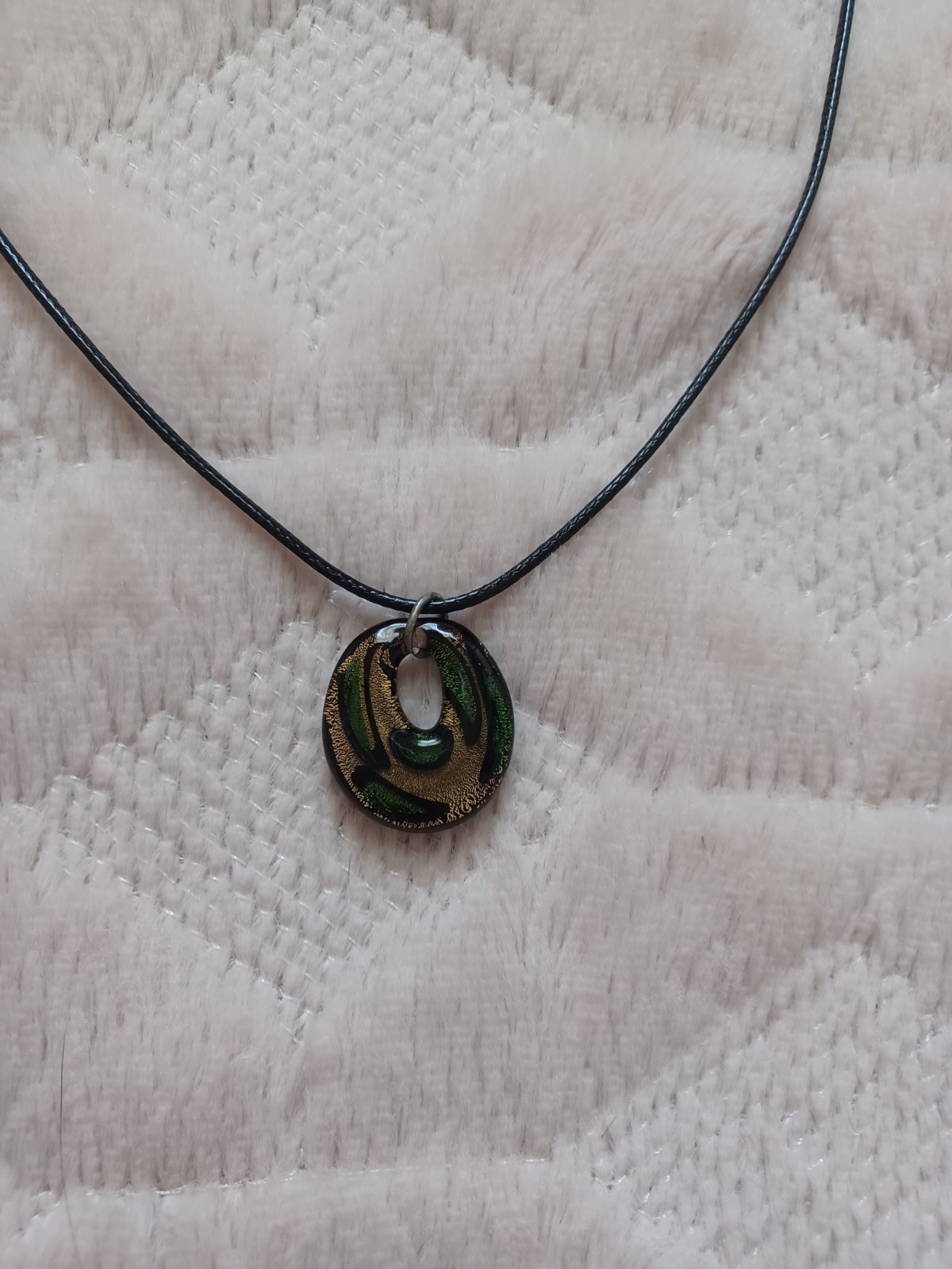 Vintage 90s 2000s Y2K Gold Green & Black Art Glass Oval Pendant Cord Necklace