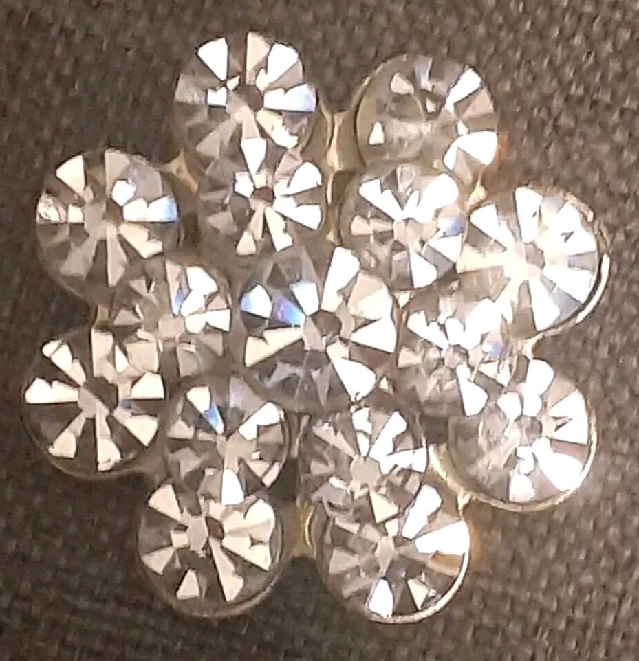 Vintage fauceted rhinestone cluster round Silvertone brooch/pin