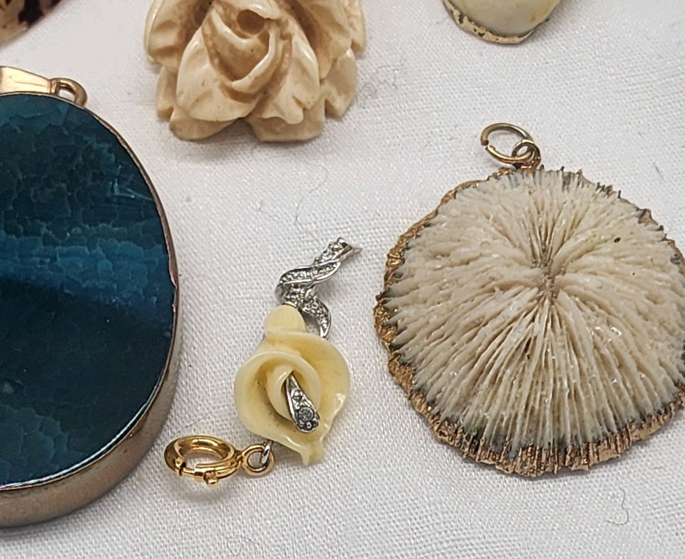 VTG pendant lot stones, shell and glass Mixed Metals lot of 10 Pendants