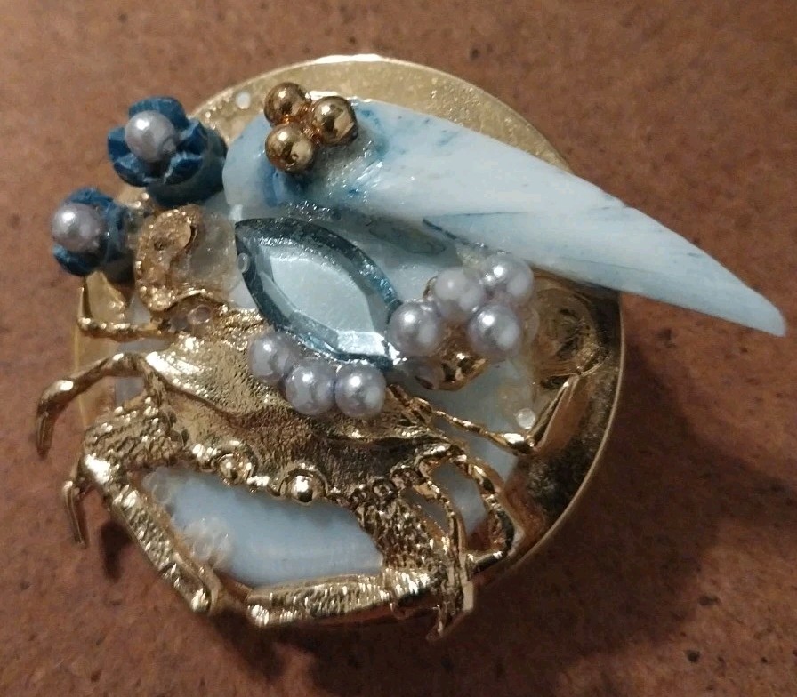 Unique Crab Earrings And Brooch Set Blue White Gold-tone Clip-On Earrings
