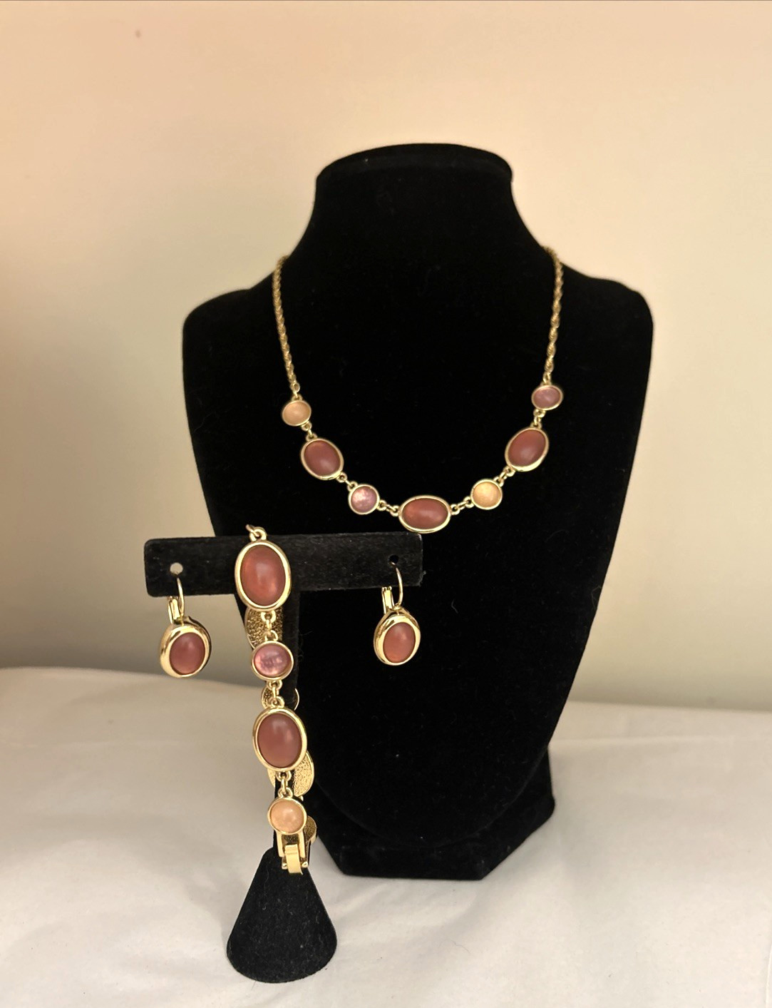 CONTESSA Gold Tone Muted Pink Cabochon Parure Necklace Bracelet Earrings Signed