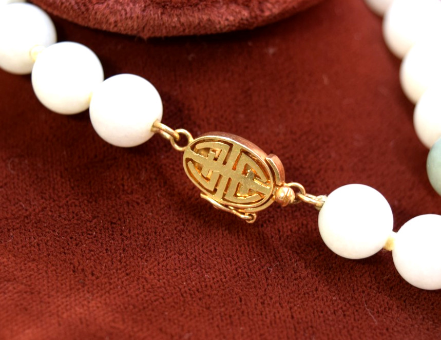 Vintage 14K Gold Red White & Green 9 mm – 10 mm Jade Bead Necklace 27″